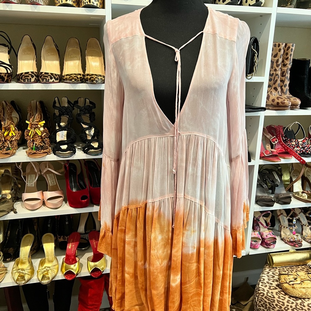 Floaty tunic is just perfect for beach summer nights.